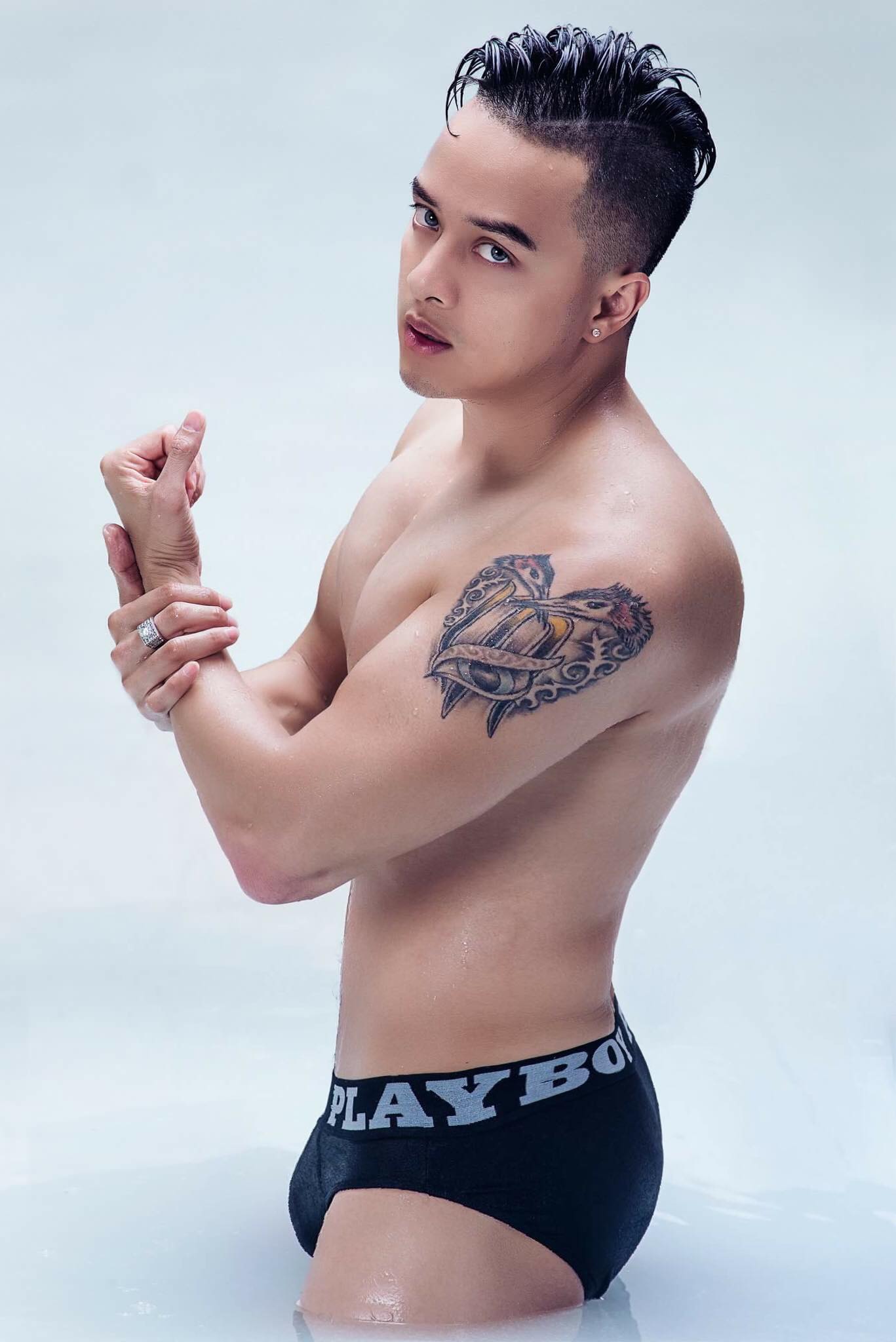 Cao Thái Sơn nóng bỏng bên mẫu tây