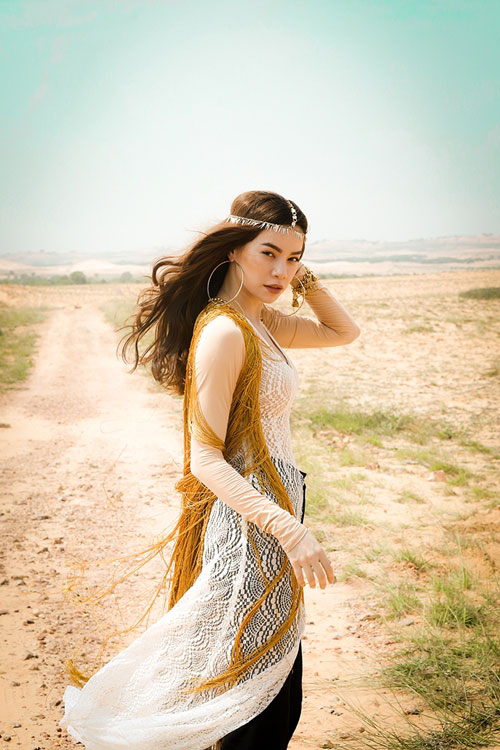 Hồ Ngọc Hà hóa cô gái du mục với Destiny