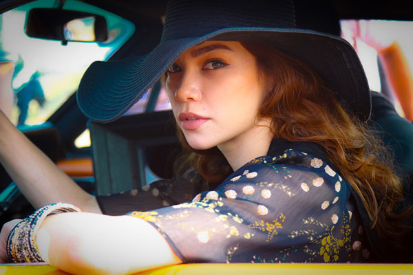 Hồ Ngọc Hà hóa cô gái du mục với Destiny