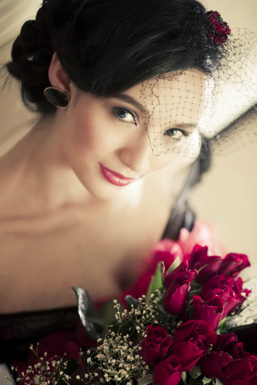 Hoa hậu Ngọc Diễm rạng ngời qu&yacute; ph&aacute;i