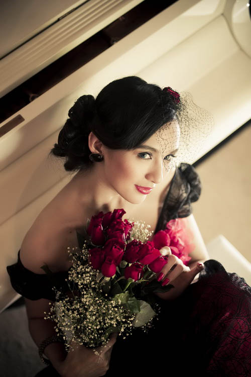 Hoa hậu Ngọc Diễm rạng ngời qu&yacute; ph&aacute;i